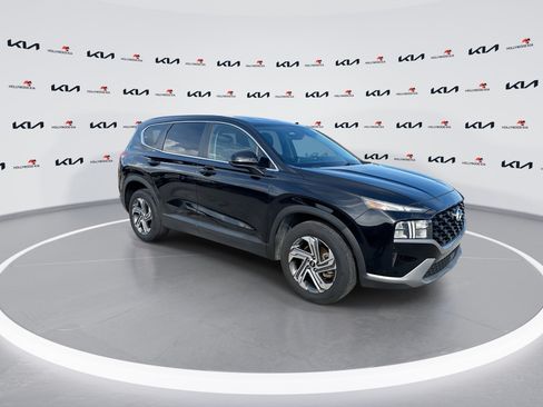 Used 2021 Hyundai Santa Fe SE FWD image 2