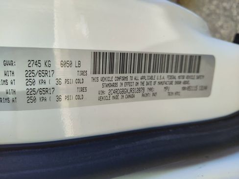 Used 2018 Dodge Grand Caravan SE w/ UConnect Hands-Free Group image 30