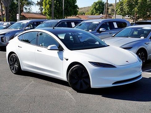 Used 2025 Tesla Model 3 Long Range image 3