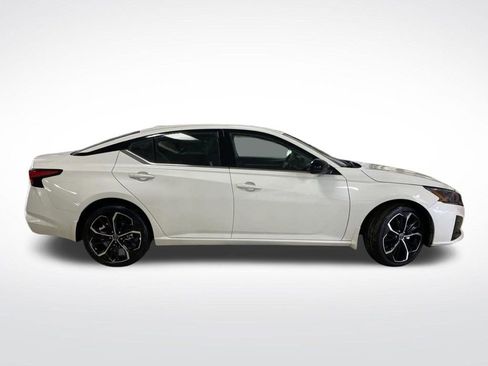 New 2025 Nissan Altima 2.5 SR w/ SR Premium Package image 2