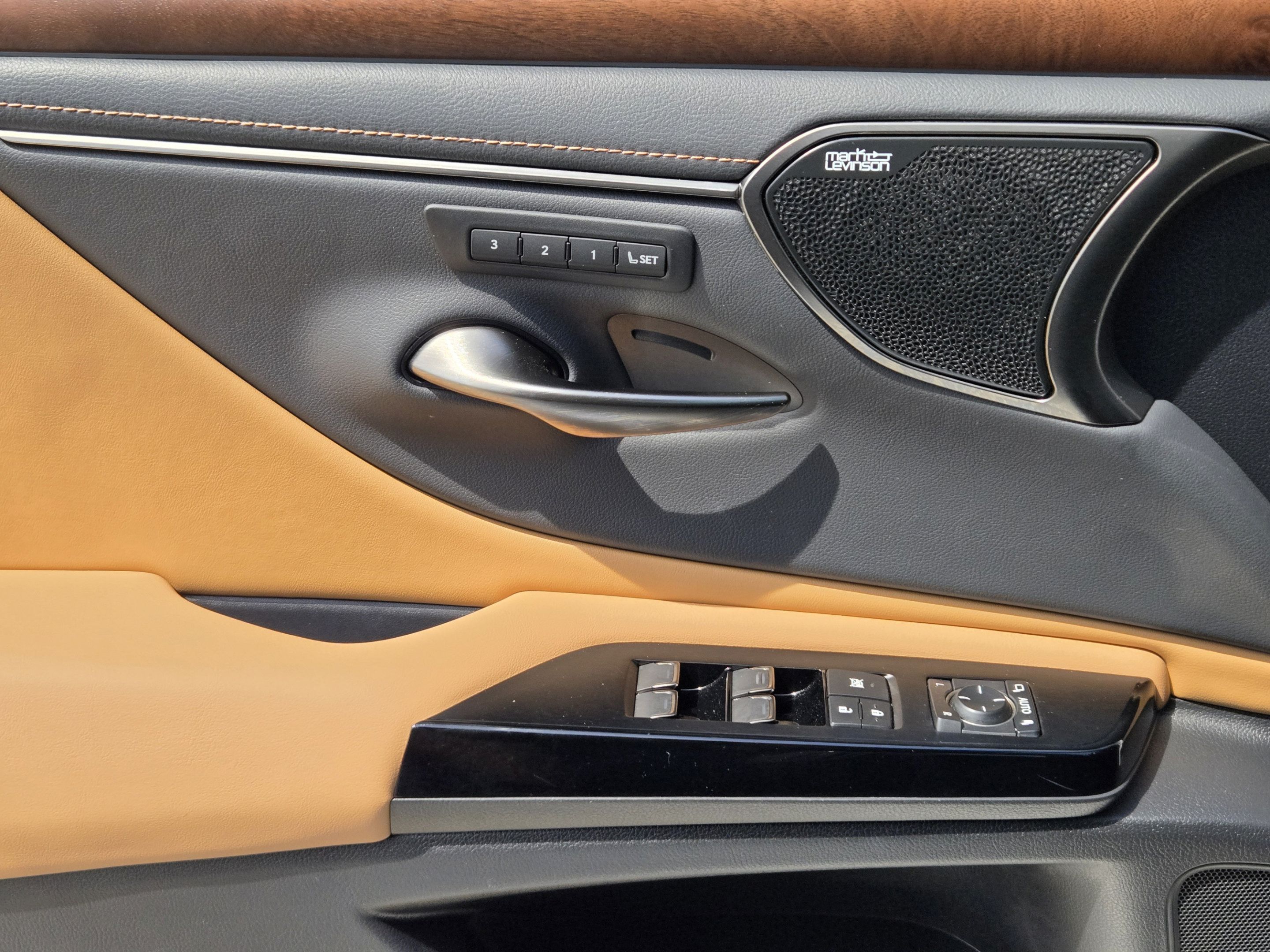 Certified 2024 Lexus ES 350 Ultra Luxury w/ Accessory Package (Z2) FWD image 23