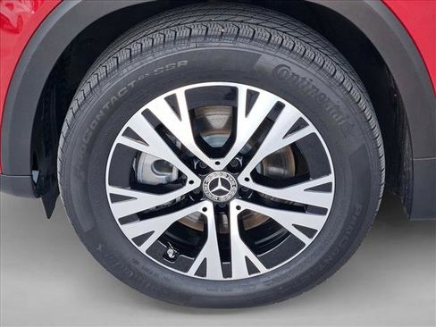 Used 2025 Mercedes-Benz GLB 250 4MATIC image 23