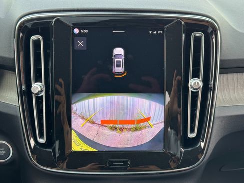 Used 2023 Volvo XC40 B4 Core w/ Convenience Package image 27