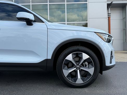 Used 2025 Volvo XC40 B5 Plus w/ Protection Package Premier image 12
