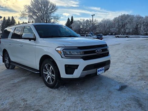 Used 2023 Ford Expedition Max XLT image 4