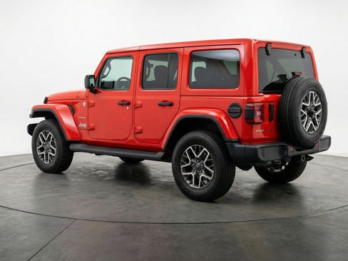 Used 2025 Jeep Wrangler Sahara image 6