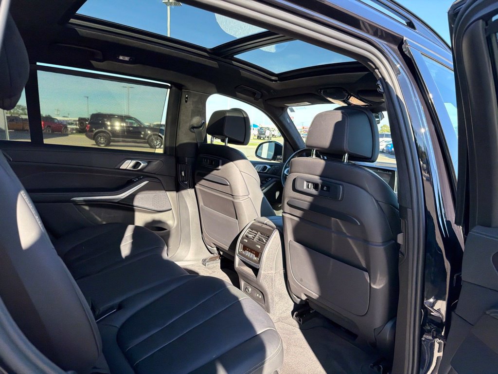 Used 2022 BMW X7 xDrive40i w/ M Sport Package AWD/4WD image 19