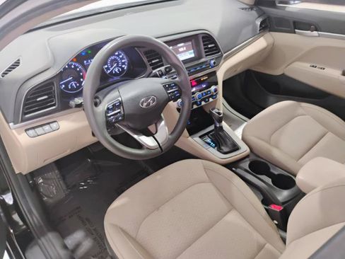 Used 2020 Hyundai Elantra SE w/ Cargo Package (C1) FWD image 18