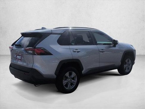 Used 2022 Toyota RAV4 XLE w/ Convenience Package image 5
