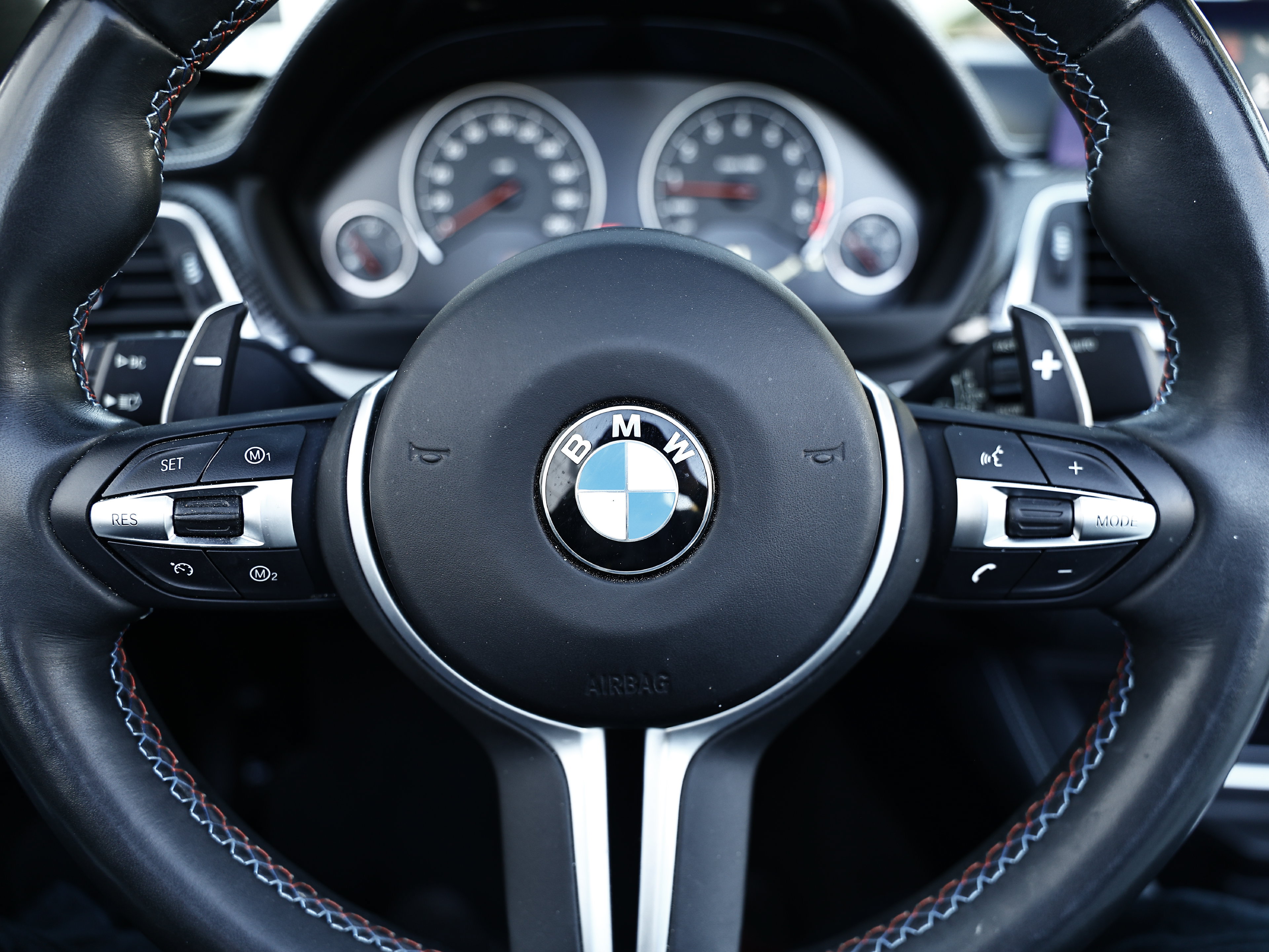 Used 2020 BMW M4 Convertible w/ Competition Package RWD image 29