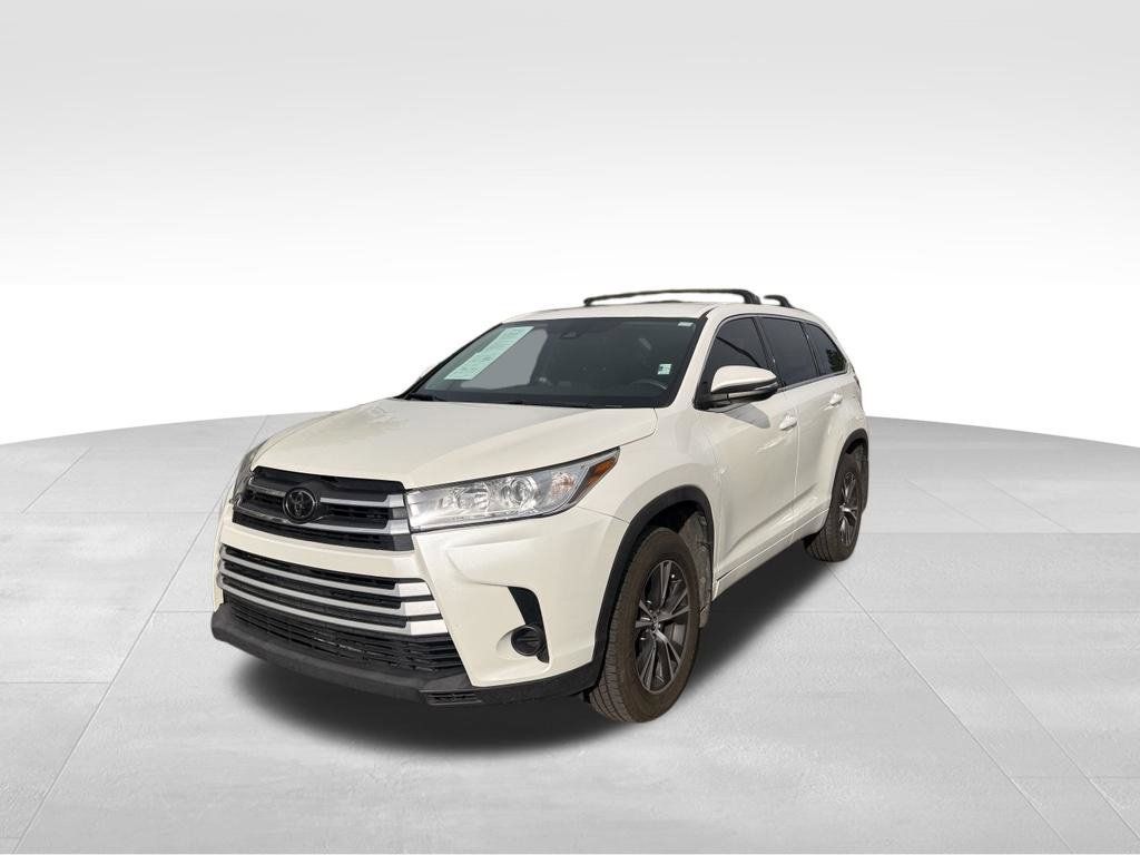 Used 2017 Toyota Highlander LE w/ Carpet Mat Package AWD/4WD image 2