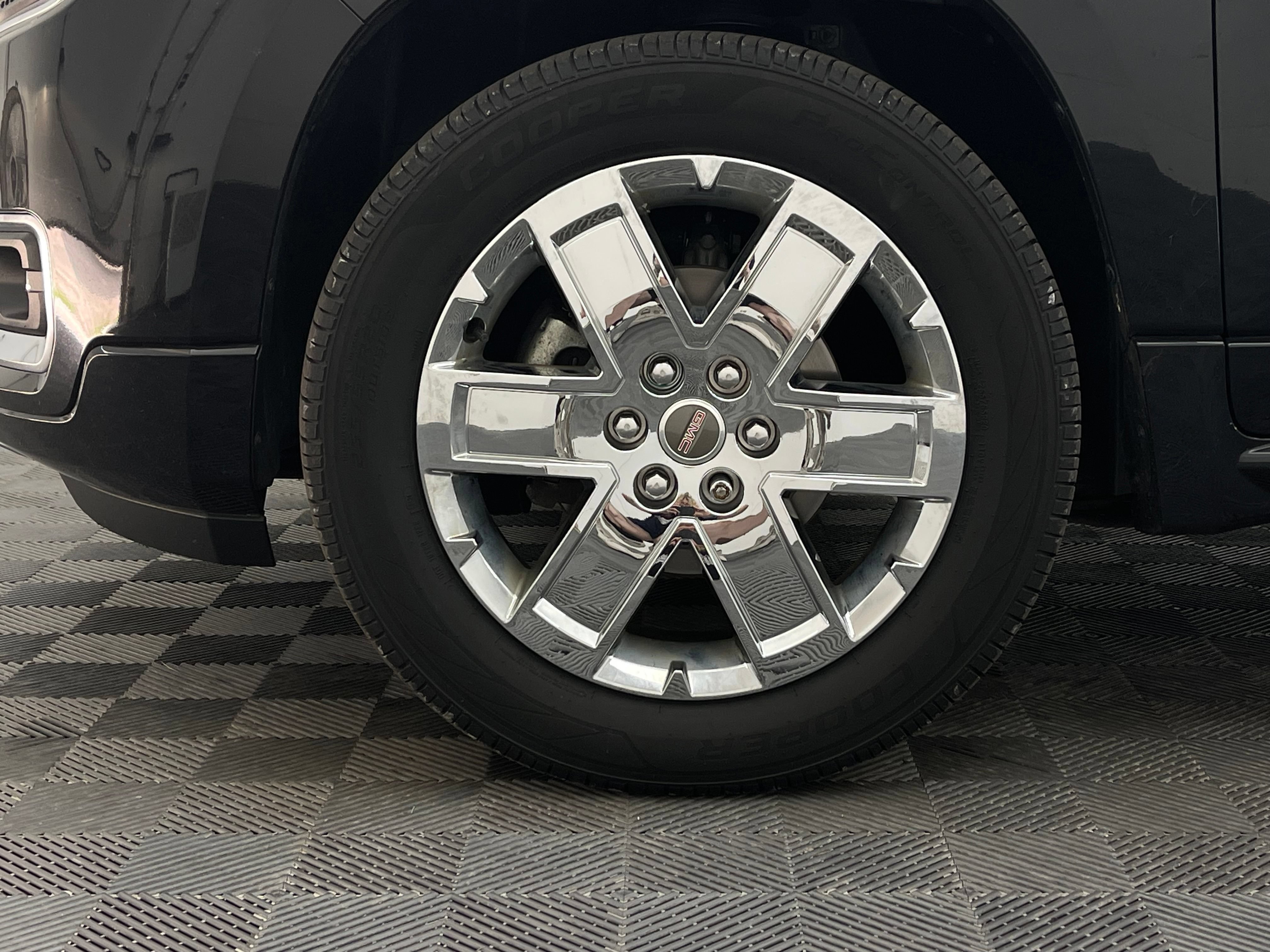 Used 2015 GMC Acadia Denali FWD image 16