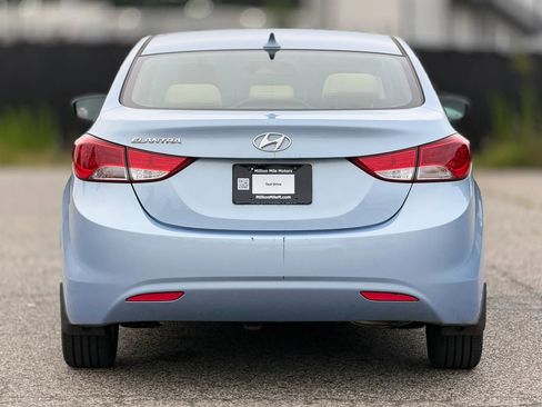 Used 2013 Hyundai Elantra GLS w/ Preferred Pkg FWD image 4