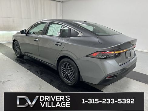 Used 2026 Nissan Sentra SV w/ SV Convenience Package FWD image 7