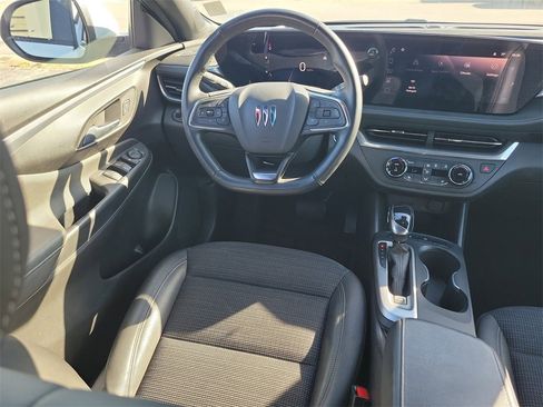 Used 2024 Buick Envista Preferred w/ Convenience I Package image 8