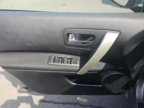 Used 2013 Nissan Rogue SV image 9