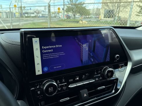 Used 2023 Toyota Highlander Platinum image 19