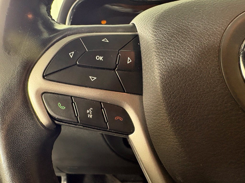 Used 2019 Jeep Grand Cherokee Altitude AWD/4WD image 24
