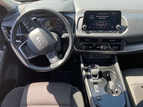 Used 2025 Nissan Rogue SV FWD image 11