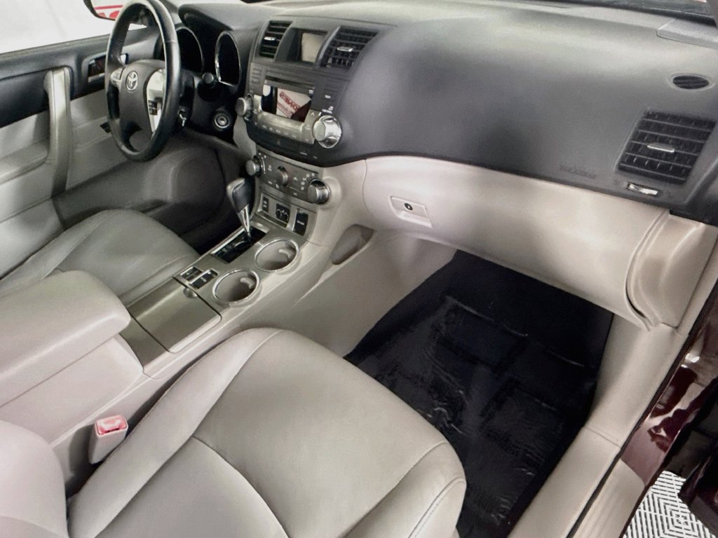 Used 2012 Toyota Highlander SE w/ Tow Pkg AWD/4WD image 33