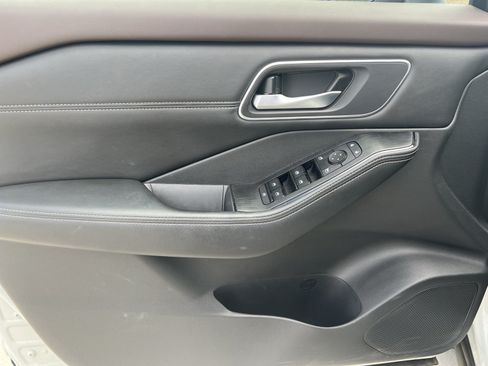 Used 2021 Nissan Rogue SV w/ Premium Package FWD image 14