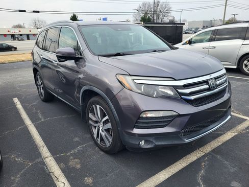 Used 2018 Honda Pilot Touring image 3