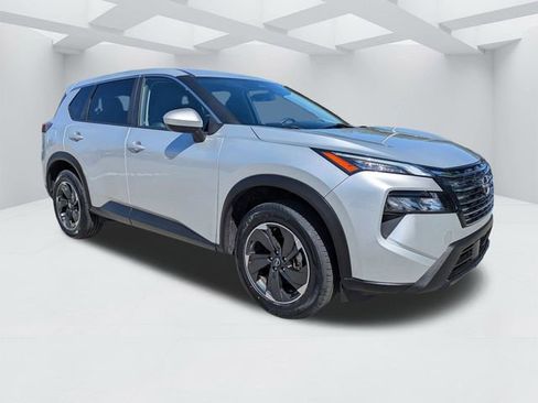 Used 2024 Nissan Rogue SV FWD image 2