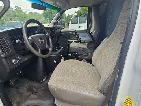 Used 2021 Chevrolet Express 2500 RWD image 13
