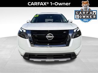 Certified 2025 Nissan Pathfinder SL video 2