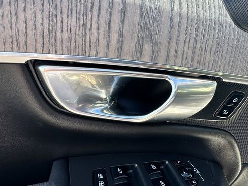 Used 2023 Volvo XC90 B6 Ultimate w/ Protection Package Premier image 13