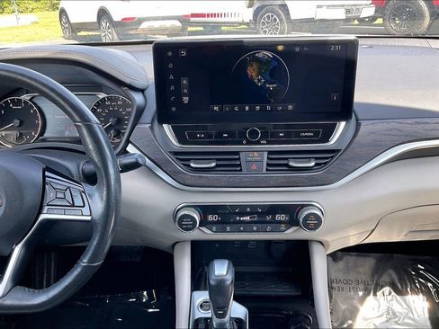 Used 2023 Nissan Altima 2.5 SL FWD image 12