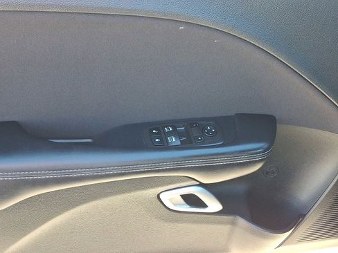 Used 2022 Dodge Challenger GT image 13