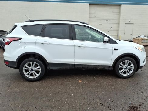 Used 2017 Ford Escape SE w/ Equipment Group 201A FWD image 6