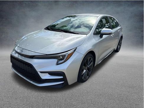 Used 2025 Toyota Corolla SE FWD image 3