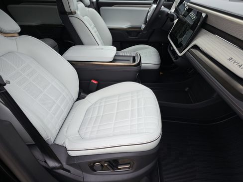 Used 2025 Rivian R1T Premium Tri AWD/4WD image 13