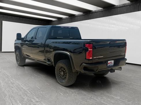 Used 2025 Chevrolet Silverado 2500 ZR2 w/ Technology Package AWD/4WD image 3