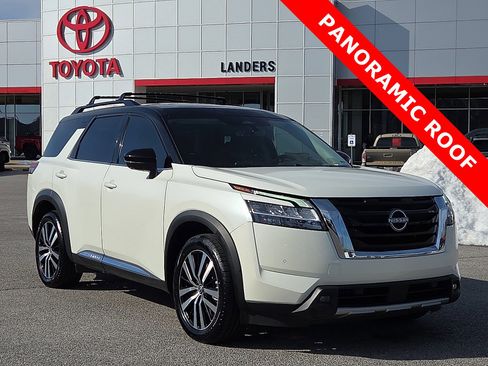Used 2023 Nissan Pathfinder Platinum image 1
