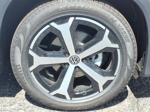 New 2026 Volkswagen Tiguan SE FWD image 8