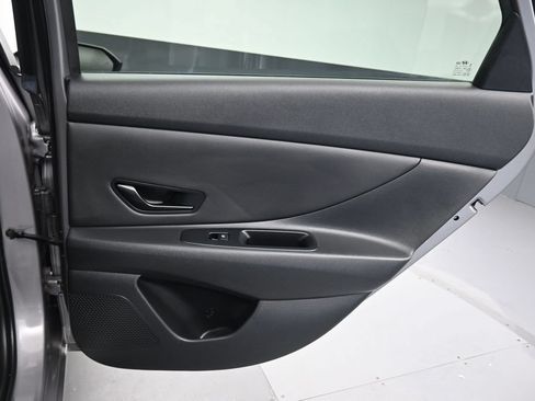 Used 2025 Hyundai Elantra SEL FWD image 37