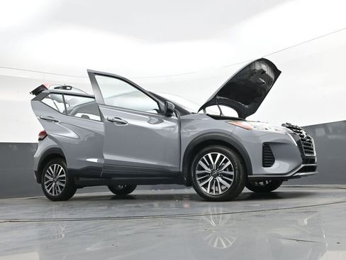 Used 2023 Nissan Kicks SV FWD image 49