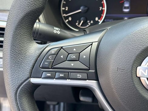 Used 2025 Nissan Altima 2.5 SV FWD image 21