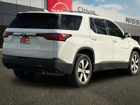 Used 2023 Chevrolet Traverse LT w/ LT Premium Package image 3