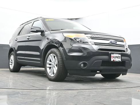 Used 2015 Ford Explorer XLT w/ Equipment Group 201B FWD image 45