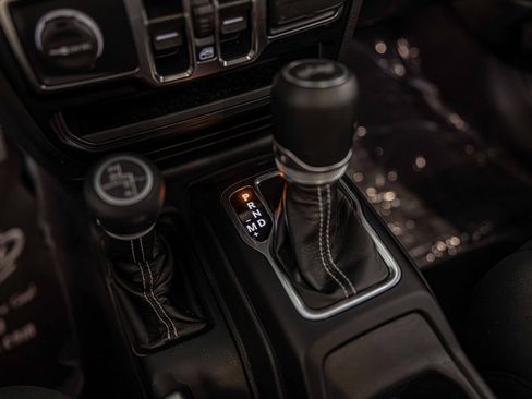 Used 2022 Jeep Wrangler Unlimited Sahara w/ Cold Weather Group image 30