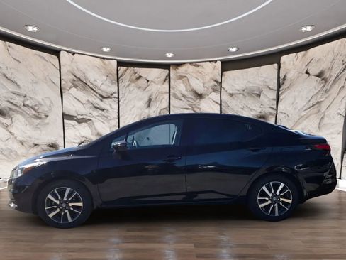 Used 2020 Nissan Versa SV image 5