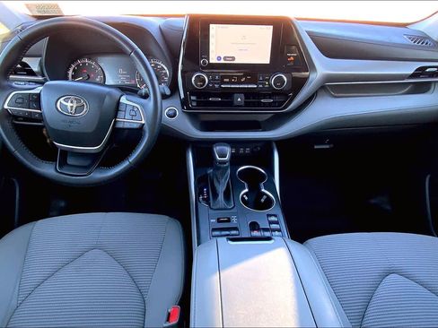 Certified 2025 Toyota Highlander LE image 13