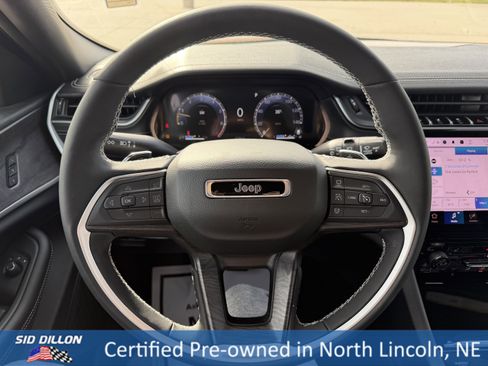 Used 2025 Jeep Grand Cherokee Limited image 12