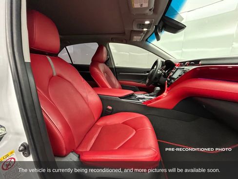 Used 2018 Toyota Camry XSE image 15