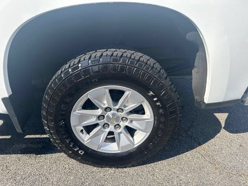 Used 2022 Chevrolet Silverado 1500 LT w/ Convenience Package II AWD/4WD image 6