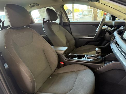 Used 2025 Kia K4 FWD image 28